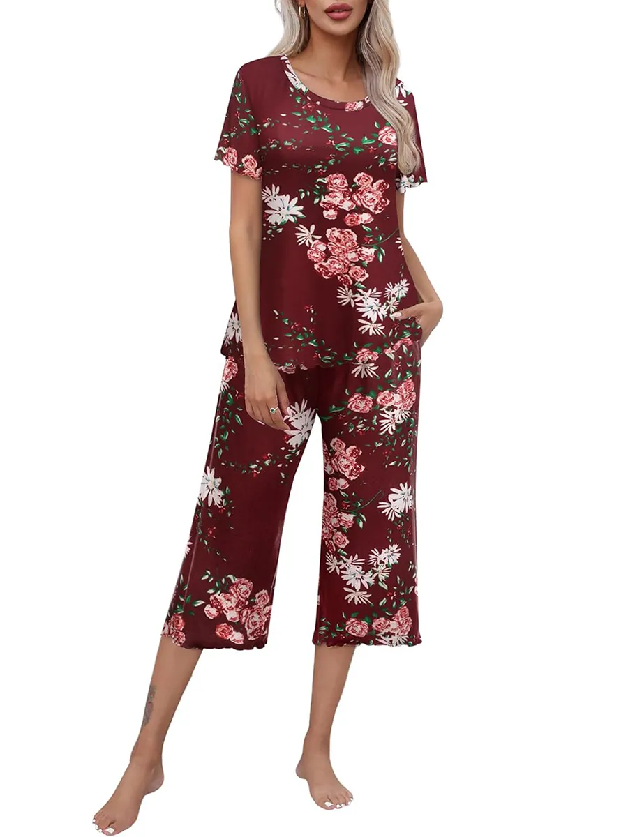 Women's Printed Short Sleeve Top With Capri Pants Lounge & Sleepwear Set