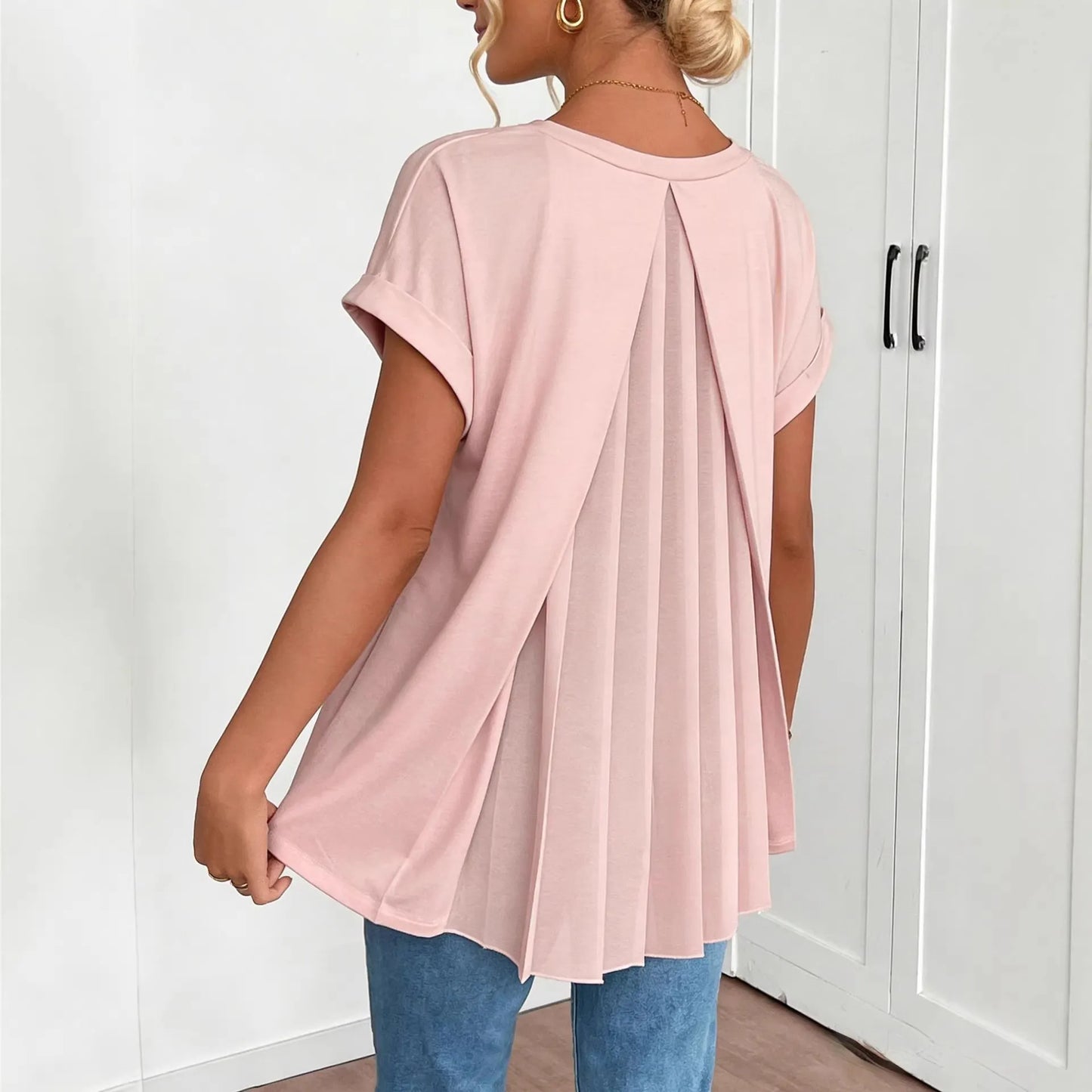 👗⏳Women's Short-Sleeve V-Neck Top with Back Pleats