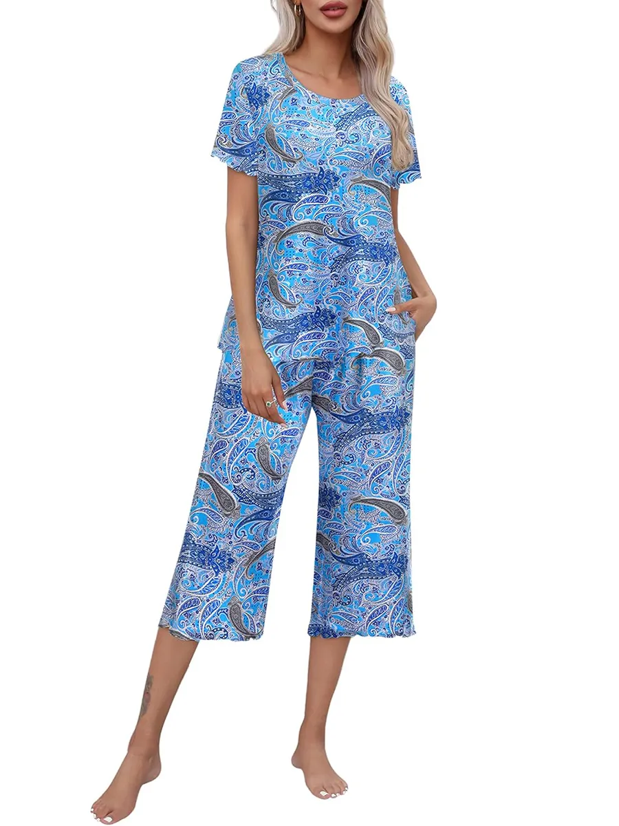 Women's Printed Short Sleeve Top With Capri Pants Lounge & Sleepwear Set