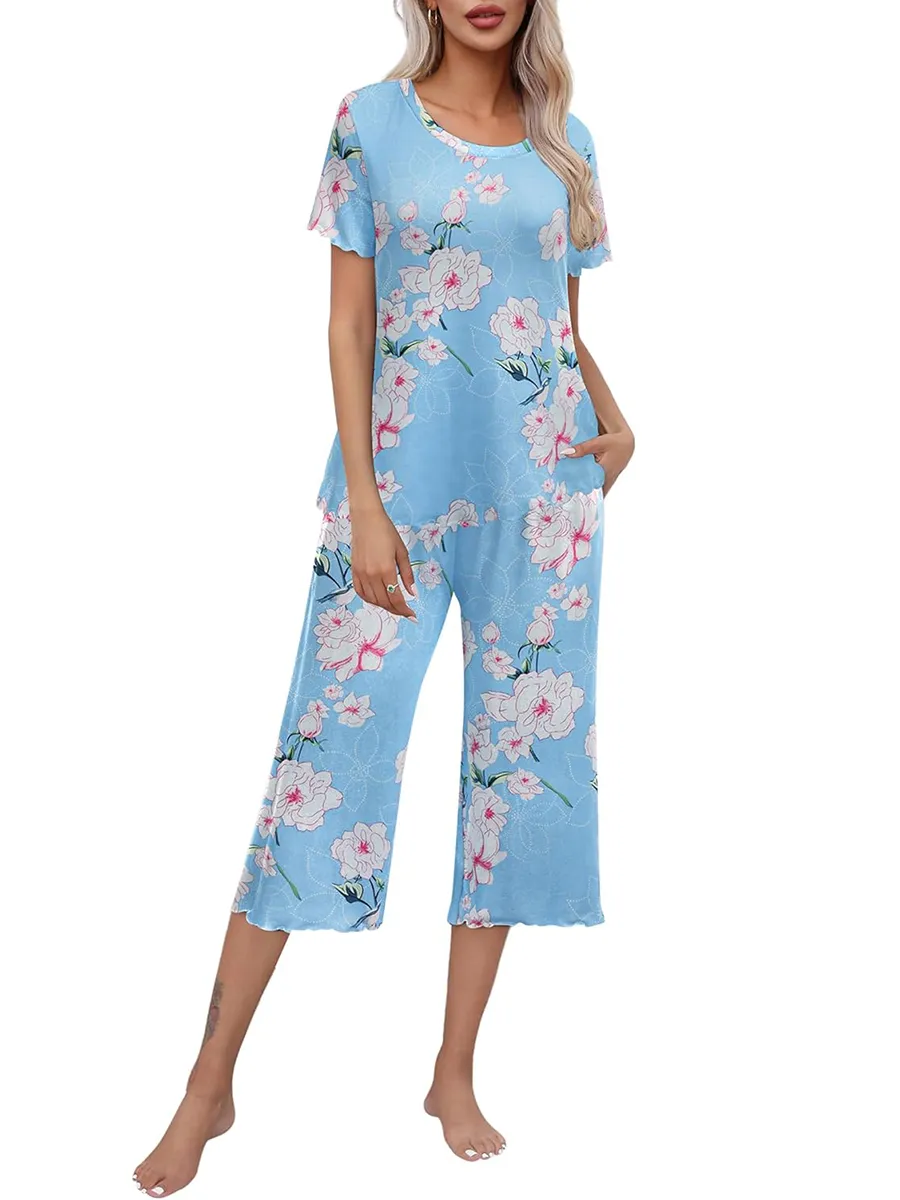 Women's Printed Short Sleeve Top With Capri Pants Lounge & Sleepwear Set