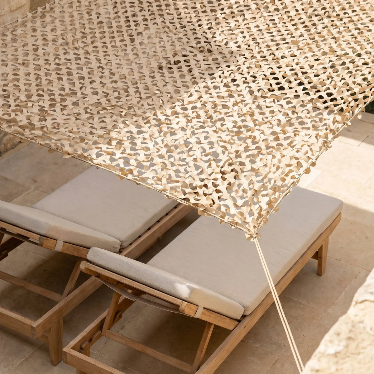 Reinforced sand-colored camouflage net for terraces and pergolas – Mediterranean style