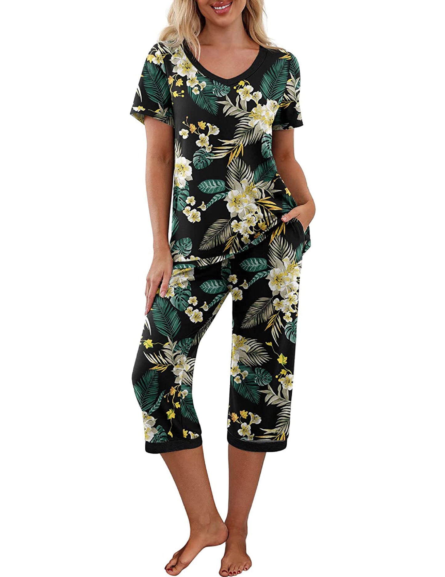 Women's Printed Short Sleeve Top With Capri Pants Lounge & Sleepwear Set