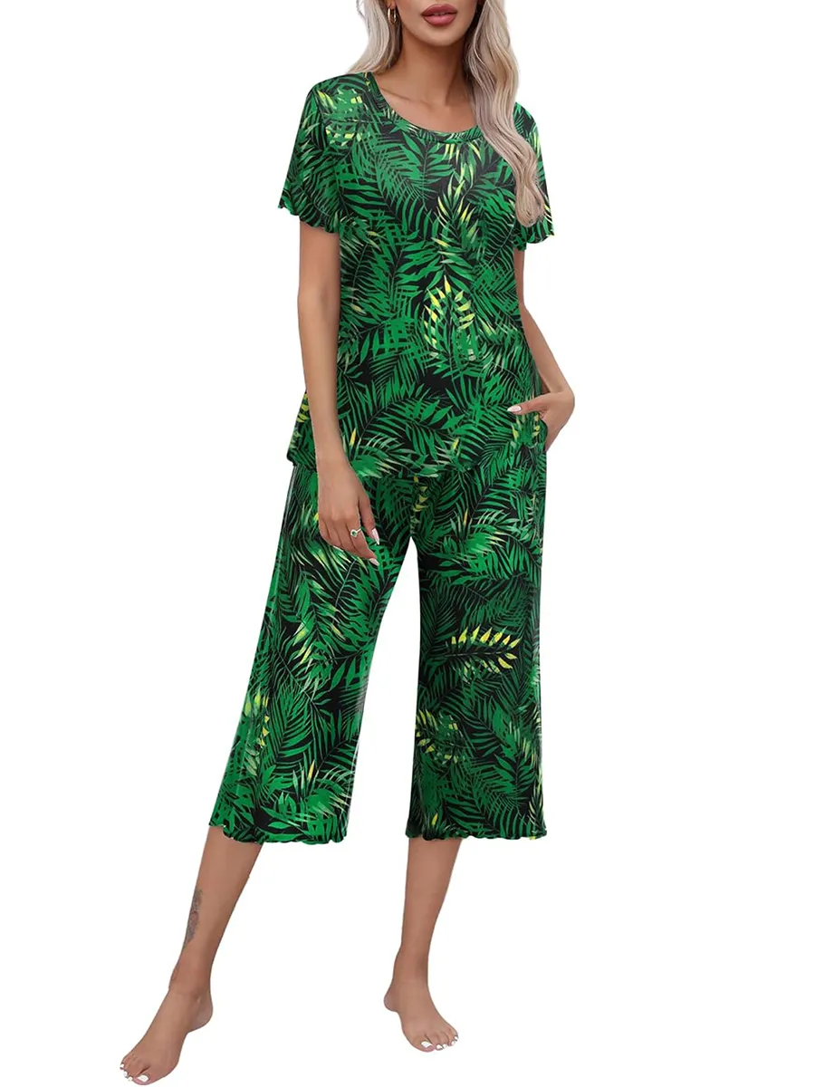 Women's Printed Short Sleeve Top With Capri Pants Lounge & Sleepwear Set