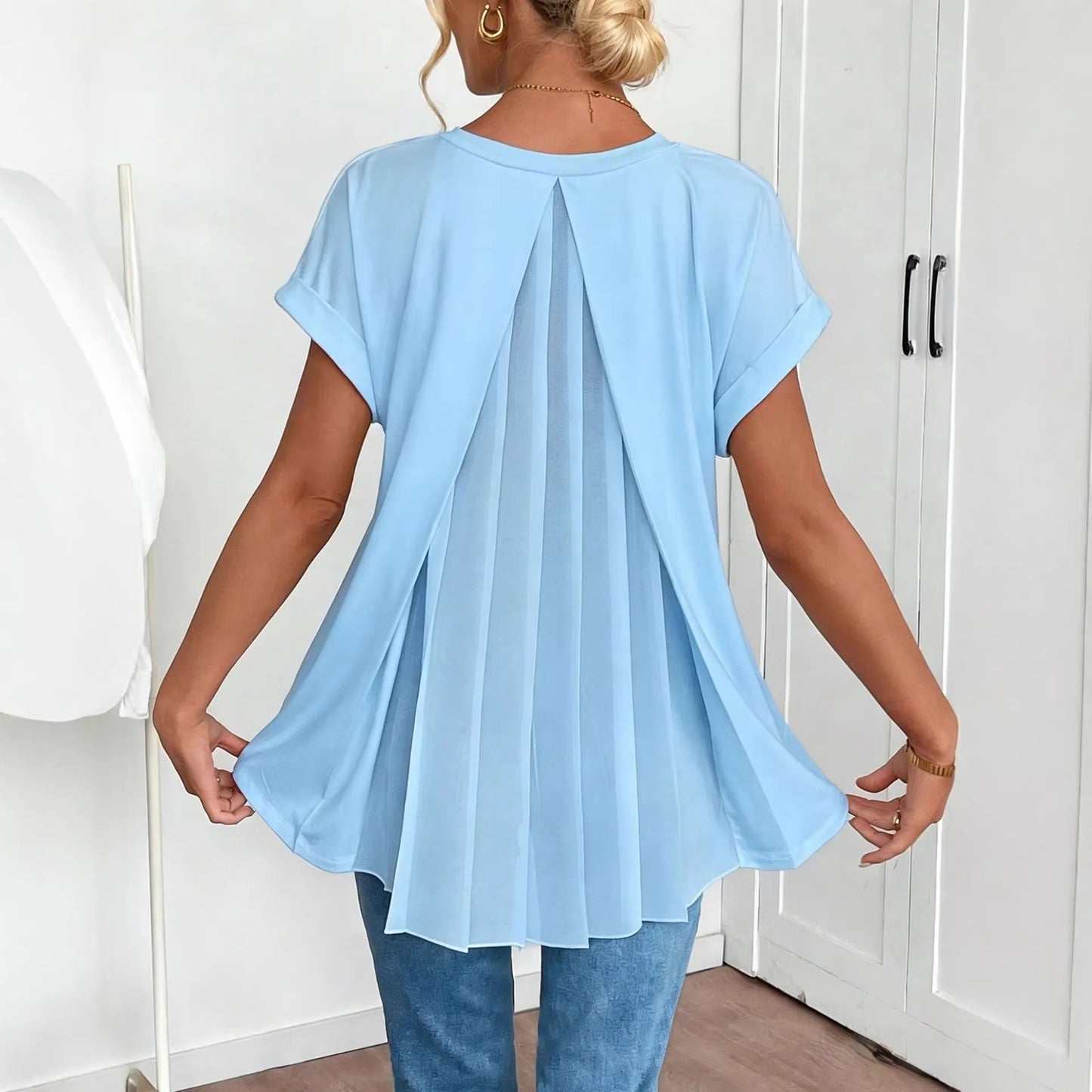 👗⏳Women's Short-Sleeve V-Neck Top with Back Pleats